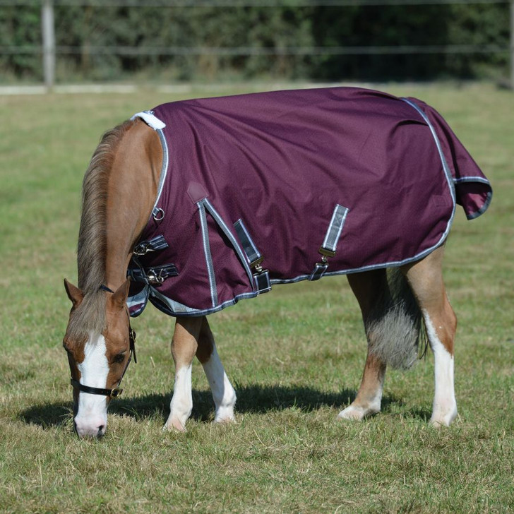 Comfortable, durable, remarkable value. The WeatherBeeta ComFiTec Plus Dynamic II Standard Neck Lite comes packed with great features, including a super strong and durable 1200 denier triple weave outer shell with repel shell coating that is both waterproof and breathable, memory foam wither relief pad that contours to the horse's shape and lifts the rug off the wither to reduce rubbing and provide added comfort, quick clip front closure offering maximum adjustability and is compatible with the NEW WeatherBeeta liner system. This rug also offers 0g of polyfill which is easily identified with the NEW WeatherBeeta temperature gauge badge, also featuring a NEW extra large tail flap for maximum protection, reflective strips on front each side and tail flap for extra visibility, traditional side gussets for natural movement, twin low cross surcingles and elasticated, adjustable and removable leg straps for a secure and comfortable fit. 100% boa fleece wither and 3 D-rings to allow for attachment of neck rugs.