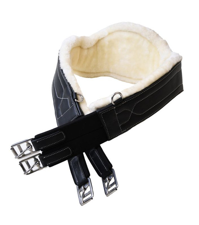 Anatomically shaped padded girth, fully lined with fleece for comfort. Fleece lining is secured with touch tape and can be easily removed for easy cleaning.
Elasticated ends for freedom of movement and clips for training aids.
Leather look synthetic girth, Vegan friendly