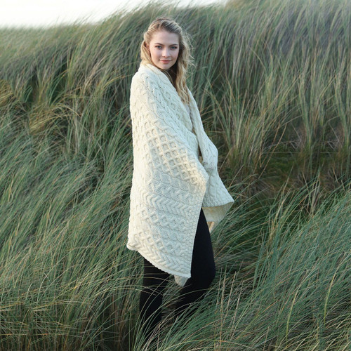 SB667 Merino Wool Heavy Cable Knit Throw Natural Lifestyle Keilys.com