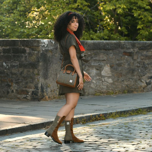 ISL-8390CHEHBL00 Handwoven Harris Tweed Mini Tiree Tote Bag Chestnut Herringbone Color Shop online On Keilys.com