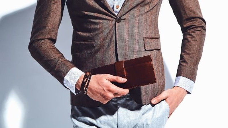 5 Things Your Wallet Says About You and Your Style