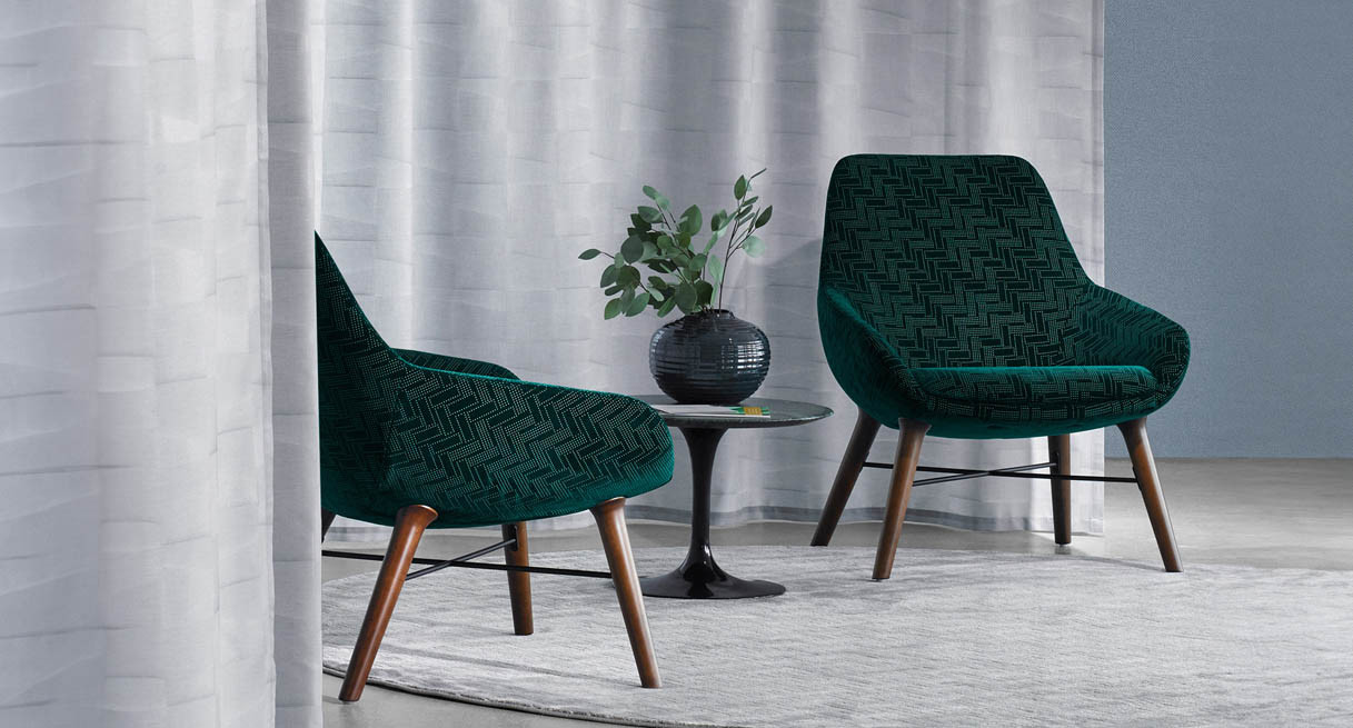 Lilly Lounge Chair | UPLIFT Desk