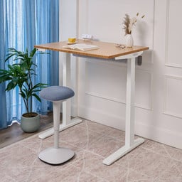 Keep the momentum going – active seating with the Engage Stool improves circulation throughout the workday 