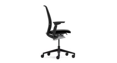 A passive seat edge relieves pressure on the thighs