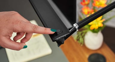 Fine-tune the lamp's brightness with stepless dimming