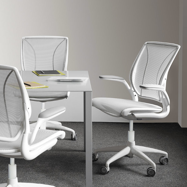 Humanscale Diffrient World Chair | UPLIFT Desk