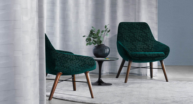 Lilly Lounge Chair | UPLIFT Desk