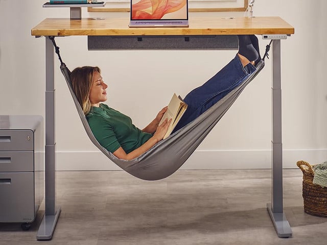 Study Better, Stress Less: A Smarter Dorm Desk Setup | UPLIFT Desk