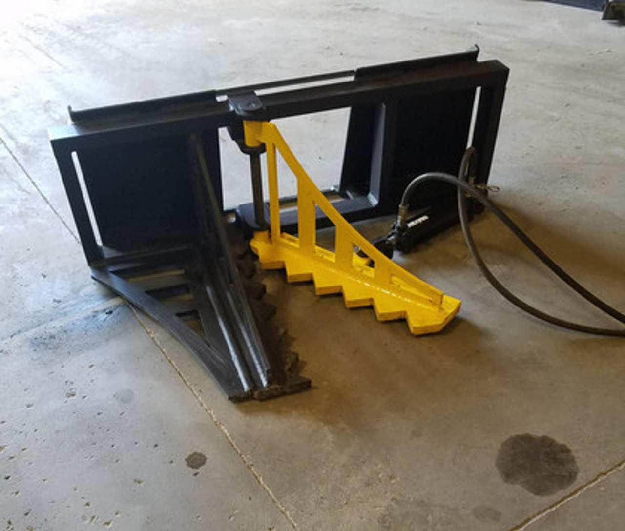 V-CUTTER TREE SHEAR V-CUTTER TREE SHEAR
