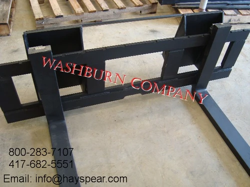 48" Pallet Forks Fit John Deere 675B and NH 555 4000lb. Fits most standardized JD 675B and New Holland 555 implements
Pallet Forks are ITA Rail style, 48" long
Pallet forks are rated at 4000#
Fits on to John Deere 675B and NH 555 Skid Steers
Class 2 top and bottom rails for maximum efficiency