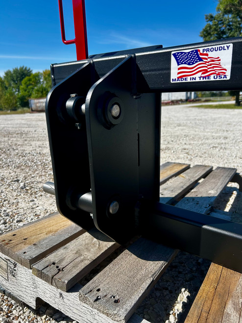 Washburn Company has made a Thomas 133 to universal skid steer. Washburn company introduces our Thomas 133 OEM build with upgraded 3/8" thomas plates. Made with 3/8" skid steer boxes that have been triple passed for extra durability. Our Thomas 133 is rated at 5000# lifting capacity and comes with all new 1" pins. Contact us today to get on the list for a Thomas 133 to skid steer build as we are currently on a 7-20 day lead time.
