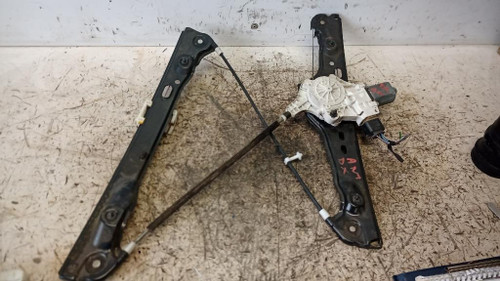 BMW SERIE 3 «E91» TOURING (2005) LAMIERATI ESTERNI ALZACRISTALLO PORTA ANT. DX. USATO Da 2008 A 2012 [[228500]]