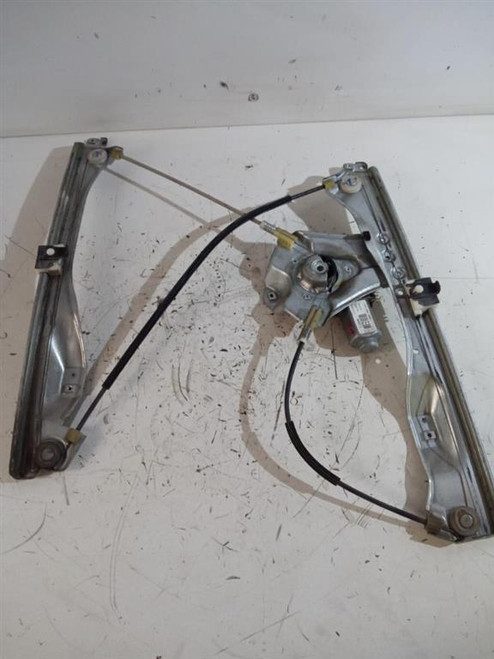 ALZACRISTALLO PORTA ANT. DX. USATO DAL 2005 RENAULT CLIO «III» (2006) 8200291147 [[216985]]