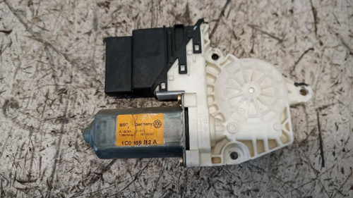 VOLKSWAGEN GOLF «IV» (1998) CRISTALLI MOTORINO ALZACRISTALLO PORTA POST. DX. USATO Da 2000 A 2003 [[239911]]