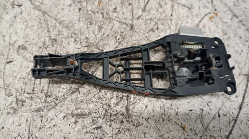 OPEL CORSA «D» (2011) LAMIERATI ESTERNI SUPPORTO MANIGLIA ESTERNA ANT. SX. USATO Da 2011 in poi [[239808]]