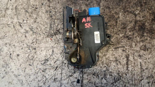 VOLKSWAGEN GOLF «V» (2004) LAMIERATI ESTERNI SERRATURA PORTA ANT. SX. USATO Da 2004 A 2008 [[234779]]