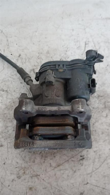 MERCEDES CLASSE A «W176» (2015) IMPIANTO FRENANTE PINZA FRENO POST. SX. USATO Da 2015 in poi [[214344]]