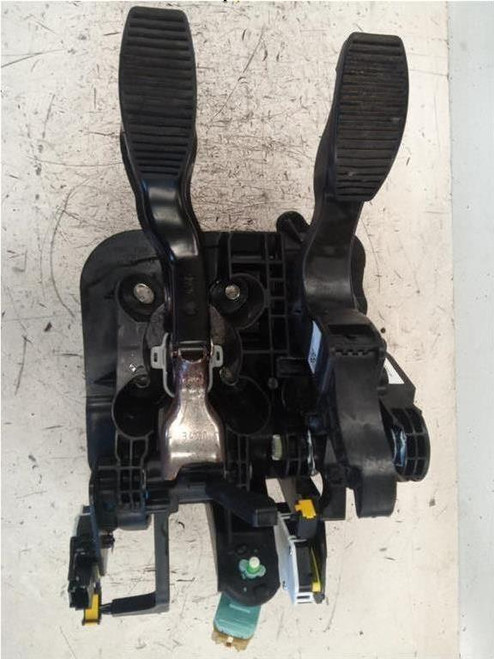 FIAT PANDA «III» (2012) IMPIANTO FRENANTE GRUPPO PEDALIERA (FRENO-FRIZIONE) ANT. USATO [[243870]]