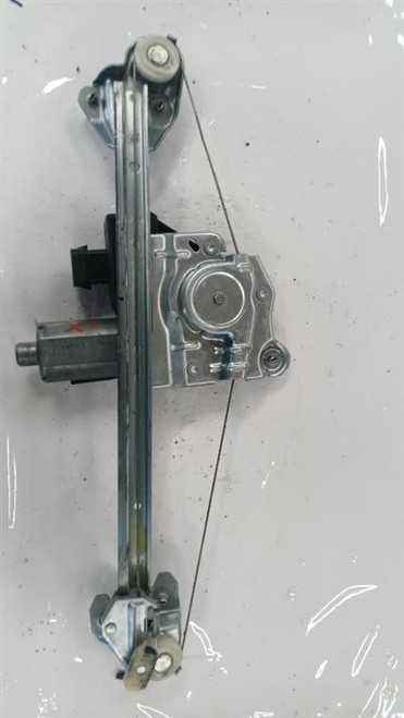 ALZACRISTALLO PORTA POST. SX. USATO DAL 2004 AL 2009 OPEL ASTRA «H» (2005) 13100423 [[245834]]