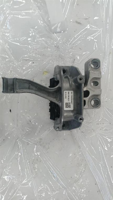 AUDI Q3 «F3N» SPORTBACK (2019) MOTORE SUPPORTO GOMMA MOTORE DX. USATO Da 2021 in poi [[246204]]