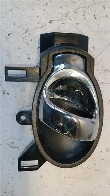 NISSAN JUKE «I» (2014) ALLESTIMENTI INTERNI MANIGLIA PORTA INT. ANT. SX. USATO Da 2014 in poi [[251970]]