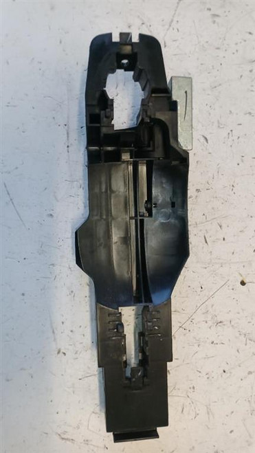 NISSAN JUKE «I» (2014) LAMIERATI ESTERNI SUPPORTO MANIGLIA ESTERNA ANT. DX. USATO Da 2014 in poi [[251971]]