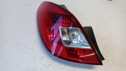 OPEL CORSA «D» (2011) FANALERIA FANALE POST. SX. USATO Da 2011 in poi [[252363]]