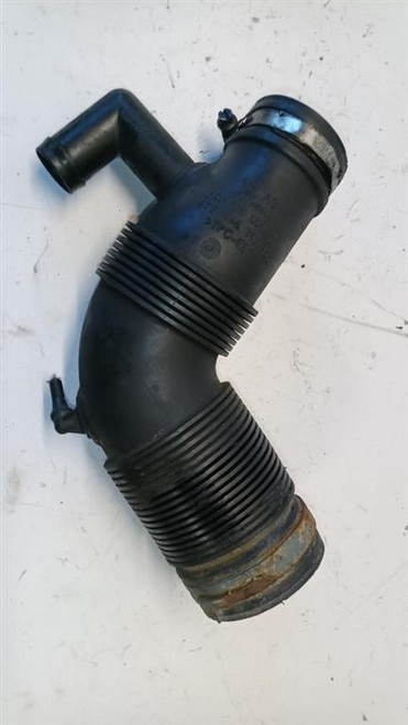 VOLKSWAGEN POLO «VI» (2009) SCARICO E INIEZIONE TUBO ARIA ENTRATA TURBO USATO Da 2009 in poi [[252858]]