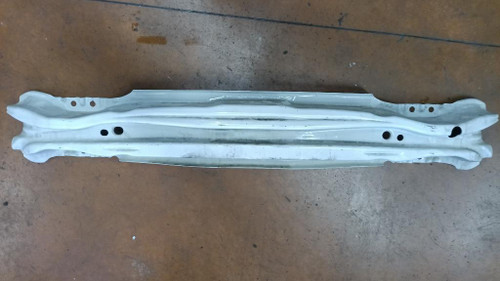 VOLVO V40 «II» (2012) LAMIERATI ESTERNI TRAVERSA PARAURTI POST. USATO Da 2015 A 2018 [[253424]]