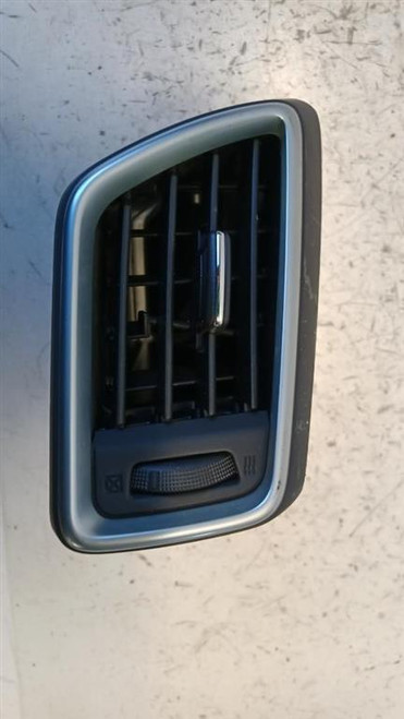 NISSAN QASHQAI «II» (2017) ALLESTIMENTI INTERNI GRIGLIA CONDOTTO ARIA CRUSCOTTO ANT. DX. USATO Da 2019 in poi [[254659]]