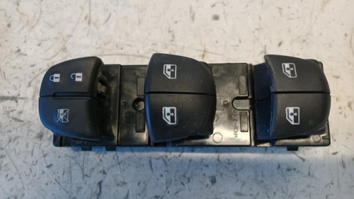 NISSAN QASHQAI «II» (2017) IMPIANTO ELETTRICO INTERRUTTORE ALZACRISTALLI ANT. SX. USATO Da 2019 in poi [[254722]]