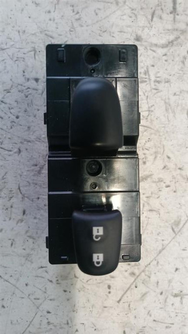 NISSAN MICRA «V» (2016) IMPIANTO ELETTRICO INTERRUTTORE ALZACRISTALLI ANT. DX. USATO Da 2021 in poi [[254793]]