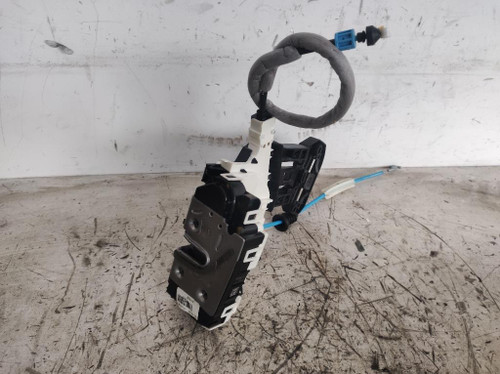 MERCEDES CLASSE CLA «C117» SHOOTING BRAKE (2016) LAMIERATI ESTERNI SERRATURA PORTA ANT. SX. USATO [[255764]]