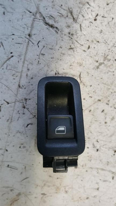 VOLKSWAGEN POLO «VI» (2014) IMPIANTO ELETTRICO INTERRUTTORE ALZACRISTALLI POST. DX. USATO Da 2014 in poi [[257028]]