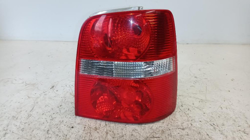 VOLKSWAGEN TOURAN «I» (2003) FANALERIA FANALE EST. POST. DX. USATO Da 2003 A 2006 [[258475]]