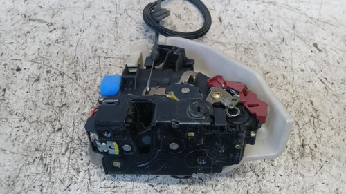 VOLKSWAGEN GOLF «V» (2004) LAMIERATI ESTERNI SERRATURA PORTA POST. DX. USATO Da 2004 A 2008 [[258911]]