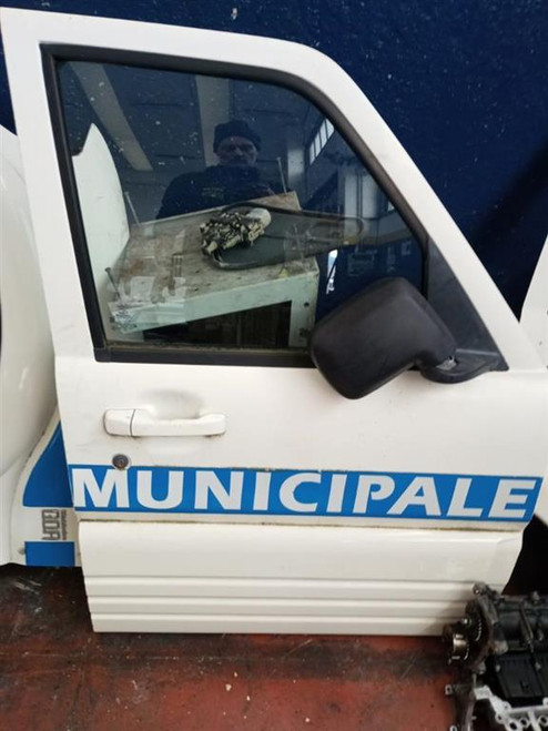 MAHINDRA GOA 2.5TD (2008) LAMIERATI ESTERNI PORTA ANT. DX. USATO [[259882]]