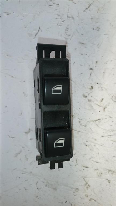 INTERRUTTORE ALZACRISTALLI ANT. DX. USATO DAL 1998 AL 2001 BMW SERIE 3 «E46» BERLINA (1998) 61316902176 [[261707]]