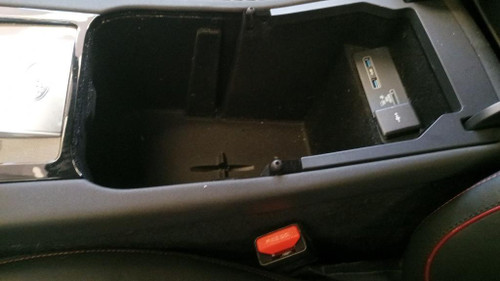 LAND ROVER DISCOVERY «V» SPORT (2019) ALLESTIMENTI INTERNI CONSOLE CENTRALE USATO Da 2019 in poi [[265365]]