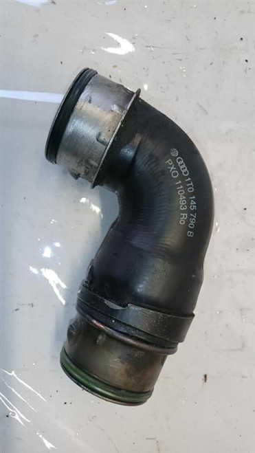 AUDI A3 «8P1» (2004) SCARICO E INIEZIONE MANICOTTO INTERCOOLER INTERMEDIO POST. DX. USATO Da 2003 A 2008 [[268592]]