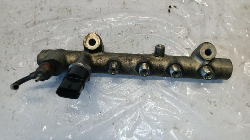 OPEL ASTRA «H» SW (2005) SCARICO E INIEZIONE DISTRIBUTORE CARBURANTE (FLAUTO) USATO Da 2004 A 2009 [[268829]]