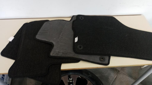 SKODA YETI (2010) SELLERIA KIT COMPLETO TAPPETINI USATO Da 2009 A 2013 [[269096]]