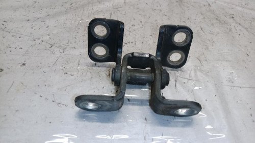 TOYOTA RAV 4 «III» (2006) LAMIERATI ESTERNI CERNIERA PORTELLO INF. POST. DX. USATO Da 2005 A 2008 [[270505]]