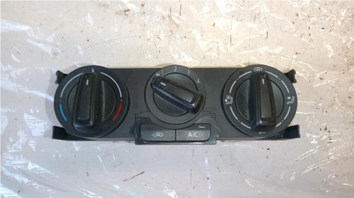 VOLKSWAGEN POLO «VI» (2014) ALLESTIMENTI INTERNI MODULO COMANDO RISCALDAMENTO / CLIMA USATO Da 2014 A 2017 [[270564]]