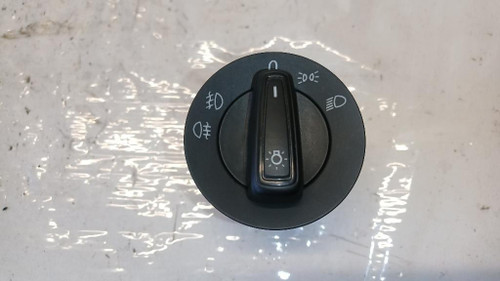 VOLKSWAGEN POLO «VI» (2014) IMPIANTO ELETTRICO INTERRUTTORE ILLUMINAZIONE USATO Da 2014 A 2017 [[270569]]