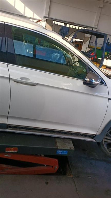VOLKSWAGEN PASSAT «VII» VARIANT (2015) LAMIERATI ESTERNI PORTA ANT. DX. USATO Da 2014 A 2019 [[272101]]