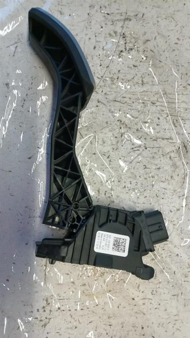 VOLKSWAGEN PASSAT «VII» VARIANT (2015) SCARICO E INIEZIONE PEDALE ACCELERATORE USATO Da 2014 A 2019 [[272308]]