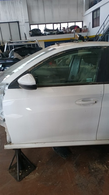 PEUGEOT 208 «II» (2019) LAMIERATI ESTERNI PORTA ANT. SX. USATO Da 2019 A 2022 [[273805]]