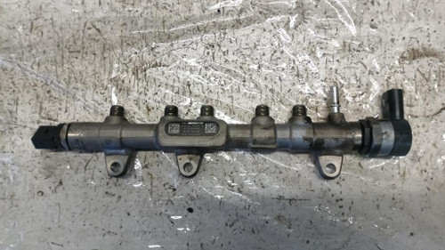 BMW SERIE 1 «F20» BERLINA (2015) SCARICO E INIEZIONE DISTRIBUTORE CARBURANTE (FLAUTO) USATO Da 2015 in poi [[275146]]