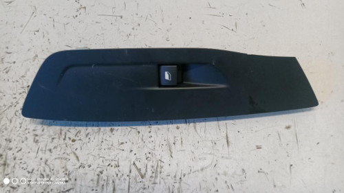 INTERRUTTORE ALZACRISTALLI ANT. DX. USATO DAL 2021 PEUGEOT 308 «III» (2021) 98044803ZD [[275354]]